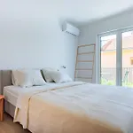 Pomalo *